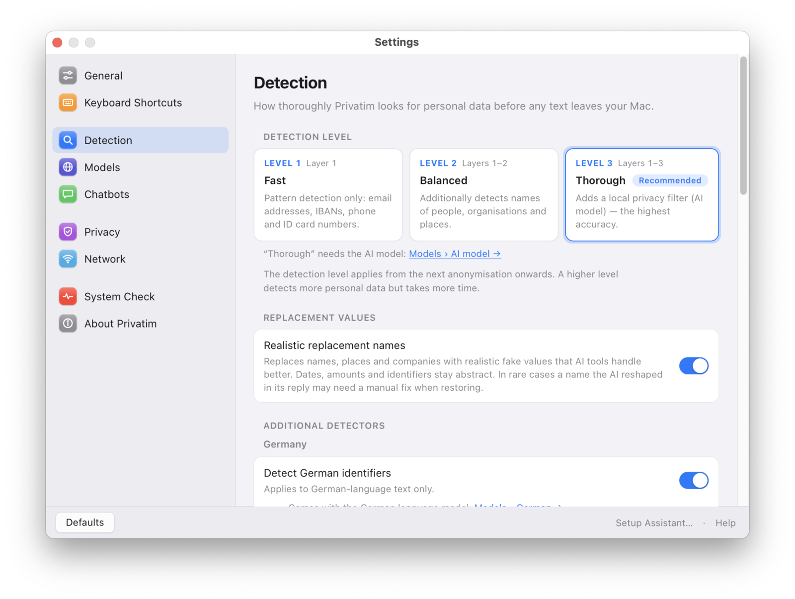 Privatim’s settings: three detection levels and the switch for realistic replacement names.